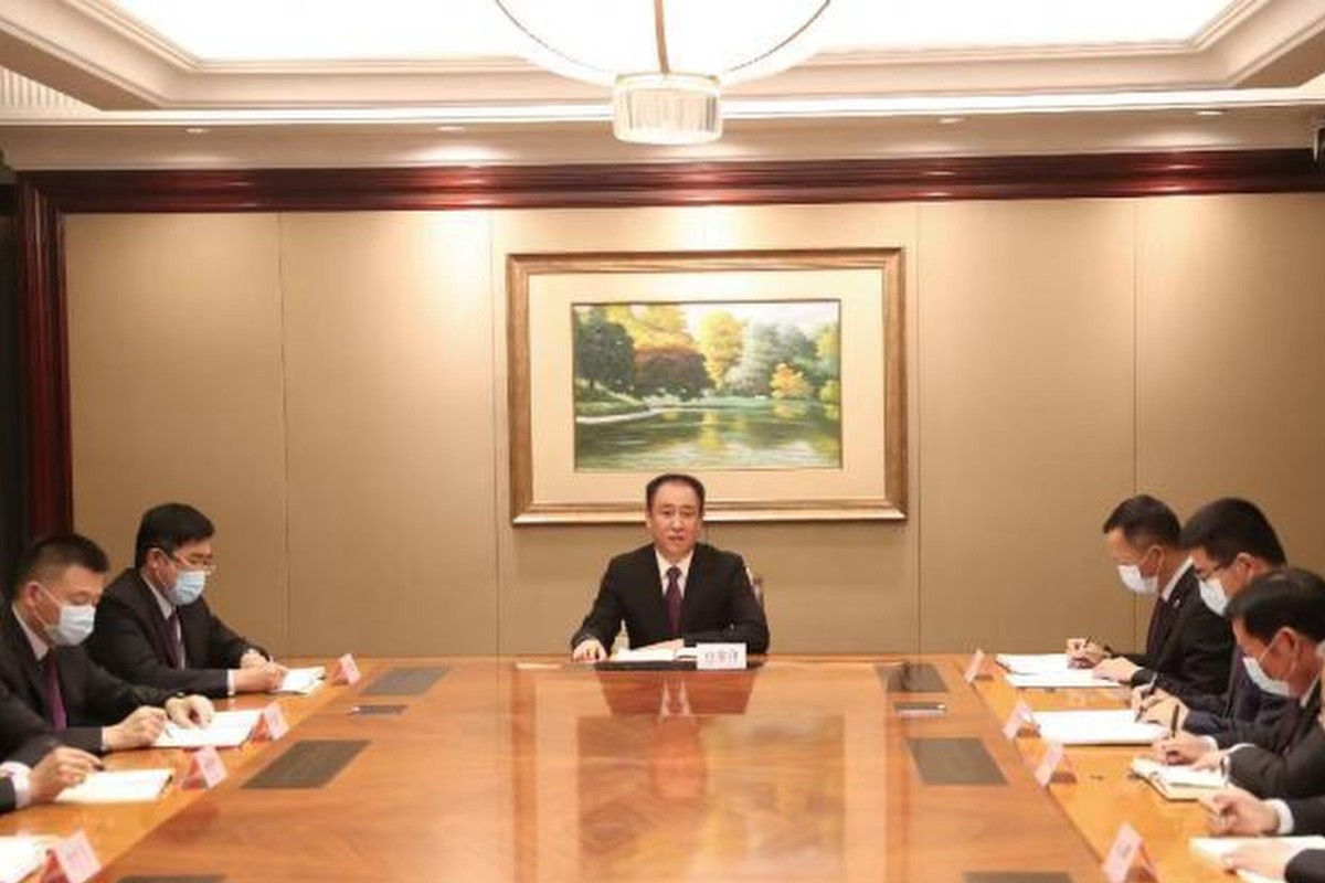 in a move that seemed designed to put rumours of his death to bed, Hui chaired a meeting with company executives in southern Guangzhou on Friday night, according to a post on Evergrande’s website. Photo: WEIBO