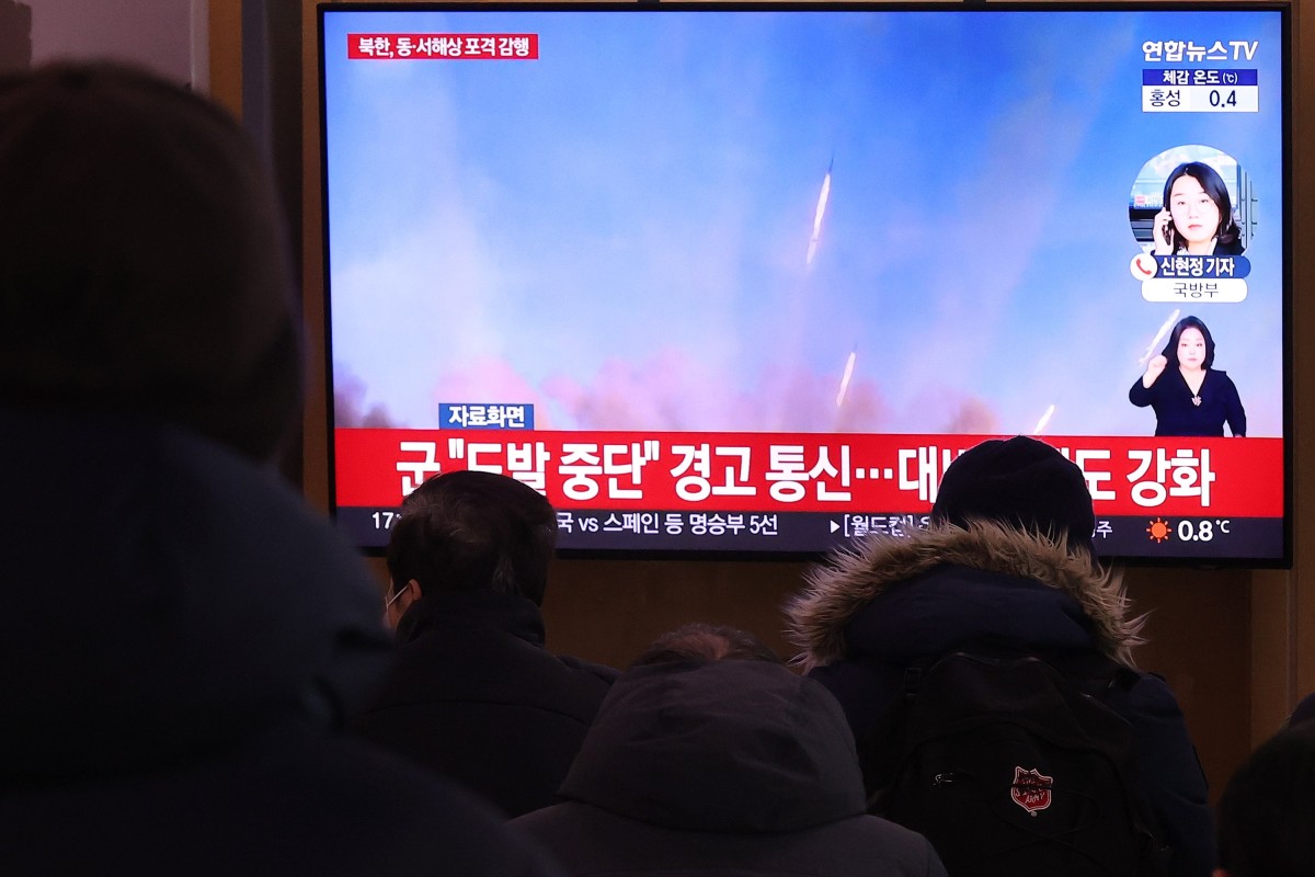 People watch a report on North Korea’s artillery firings, at Seoul Station in Seoul, South Korea. Photo: EPA-EFE/Yonhap/File