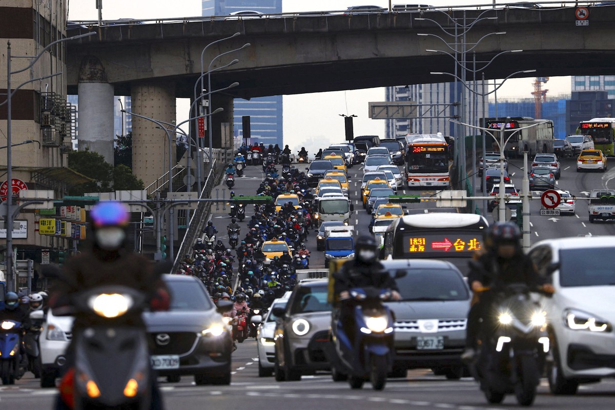 Taipei is seen at rush hour on Tuesday. Taiwan’s population shrank by 110,674 people last year because of a historically low number of births and the most deaths ever. Photo: Reuters