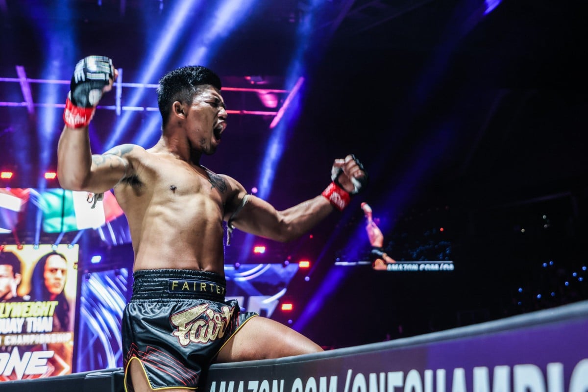 Rodtang Jitmuangnon celebrates on top of the cage after knocking out Edgar Tabares. Photos: ONE Championship