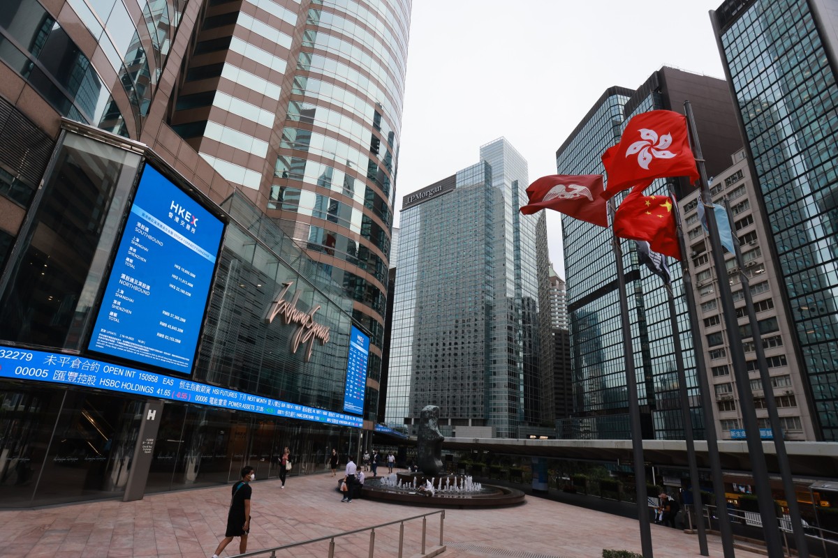An electronic board displays the latest stock transactions outside Exchange Square, Central.    Photo: May Tse