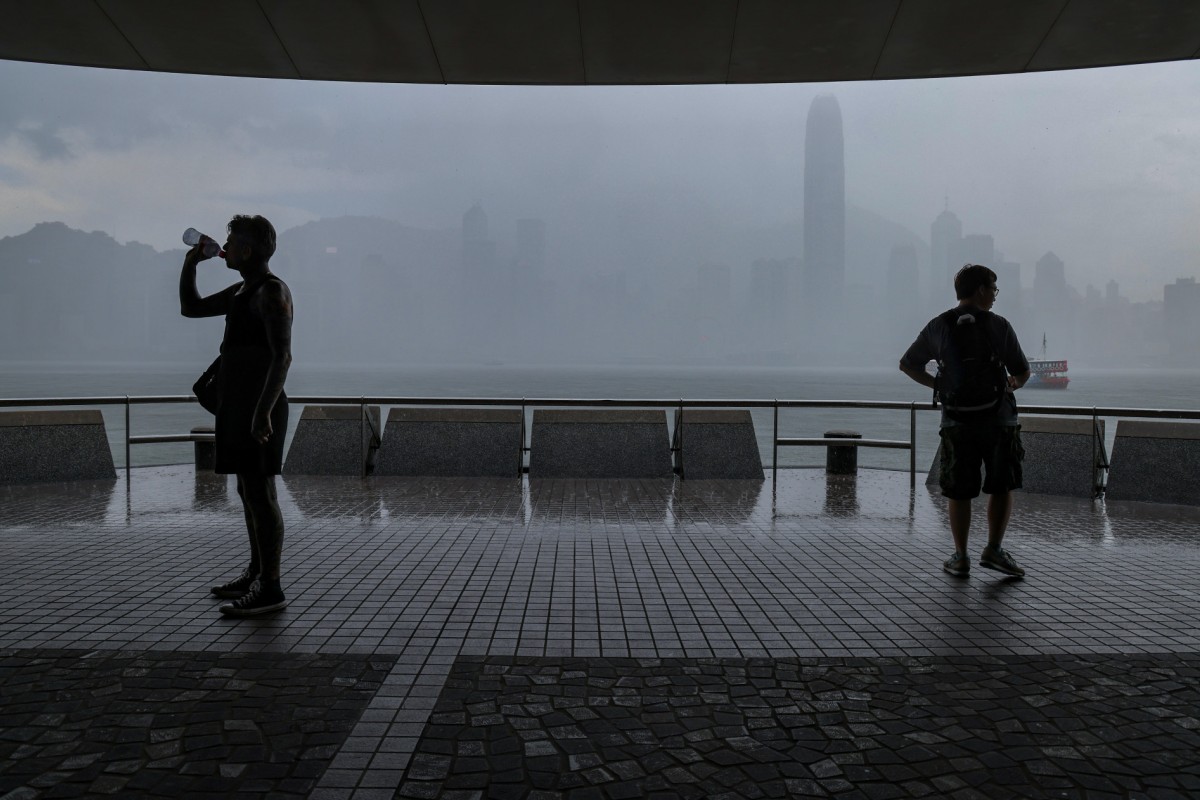 Super Typhoon Saola: Hong Kong shoppers strip supermarket shelves