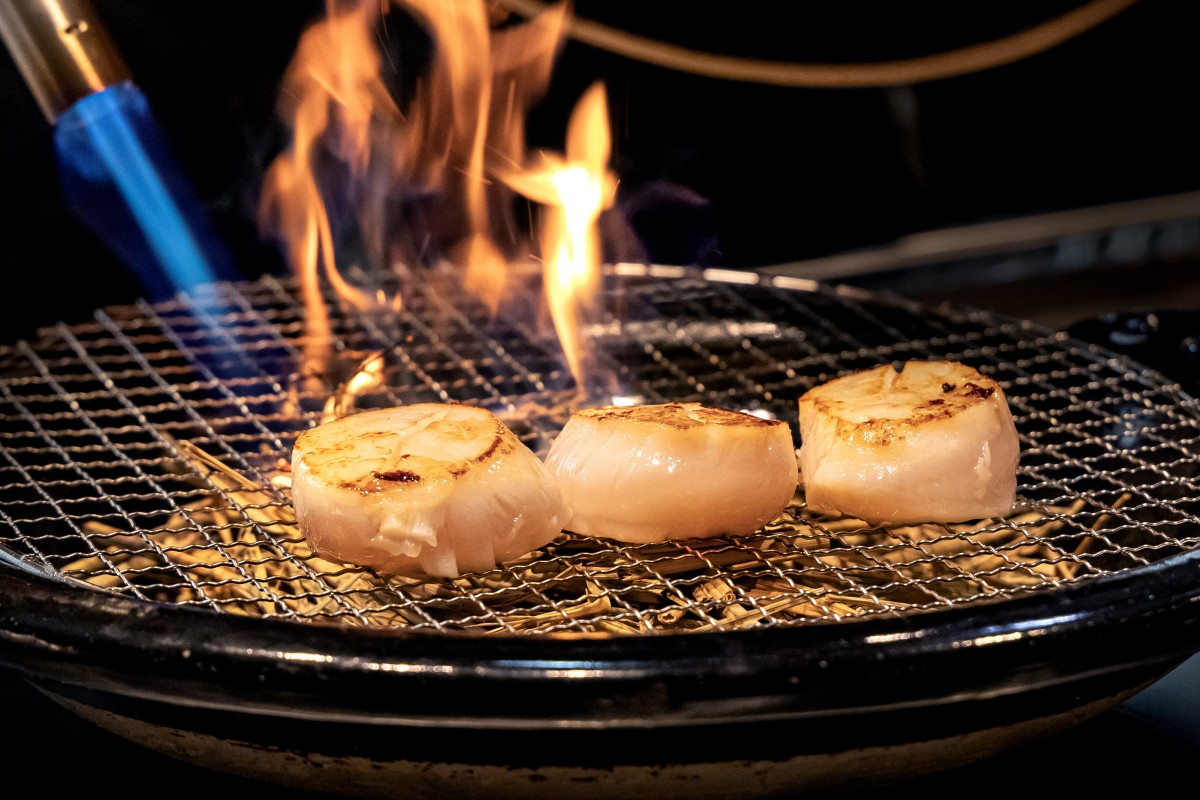At Miyoshi, signature straw-smoked Hokkaido scallop is first grilled on the teppan for a light crust, before being smoked with straw to infuse an earthy aroma. Photo: Miyoshi