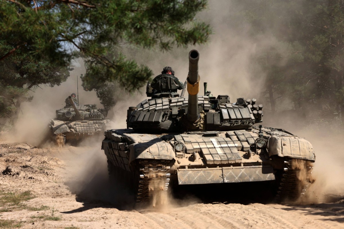 Ukrainian tanks train in the Chernigiv region on September 8 amid the Russian invasion of Ukraine. Photo: AFP