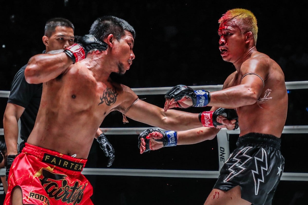 Rodtang throws a punch at Superlek. Photo: ONE Championship