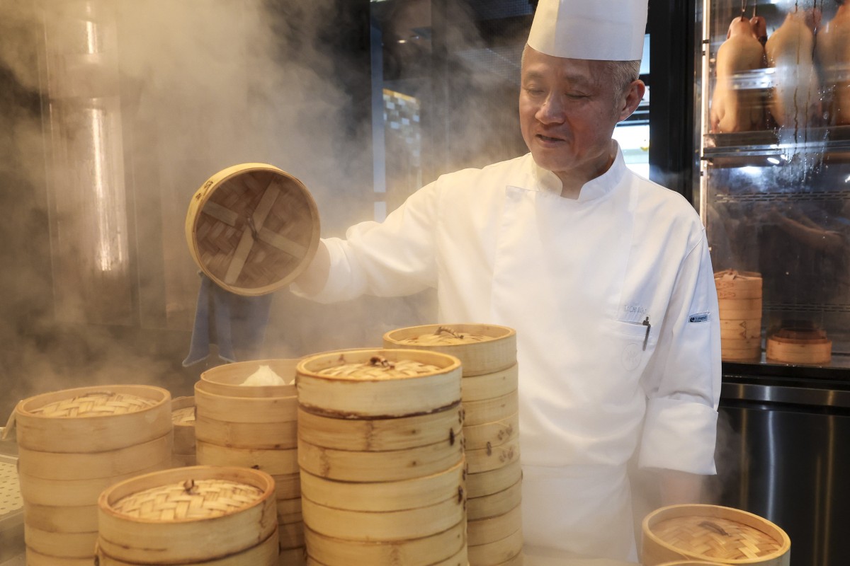 The Legacy House chef Li Chi-wai, using bamboo steamers at The Legacy House in Tsim Sha Tsui.
11SEP23 SCMP / Edmond So
