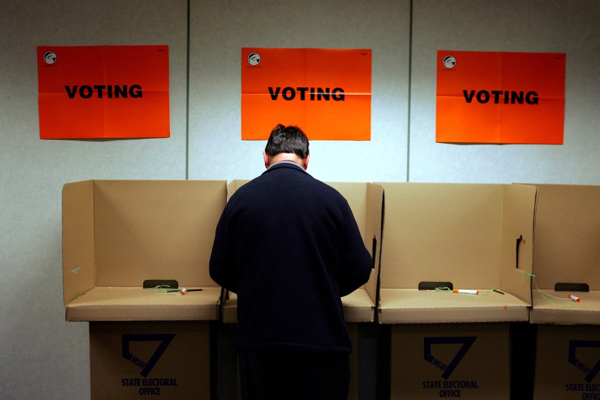 A New Zealander votes in a previous election at an overseas polling station in Sydney. Photo: Reuters 