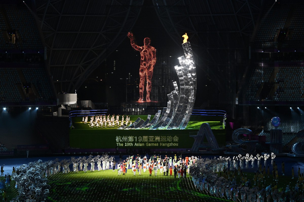 The cauldron of the 19th Asian Games at the Hangzhou Olympic Sports Centre Stadium is extinguished by a giant digital torchbearer. Photo: Xinhua