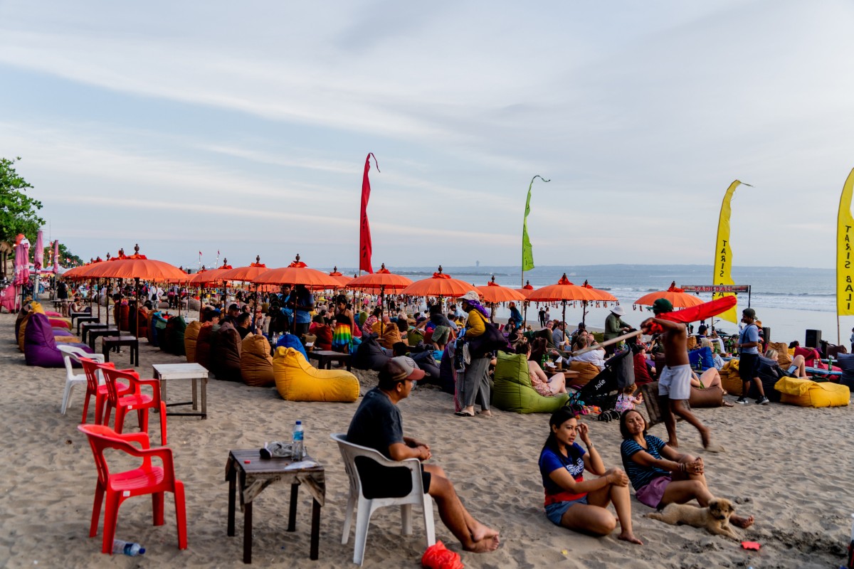 People hang out at Seminyak Beach. Bali’s heightened screening measures were rolled out following two deaths from the brain-damaging virus in the south Indian state of Kerala last month. Photo: Getty Images