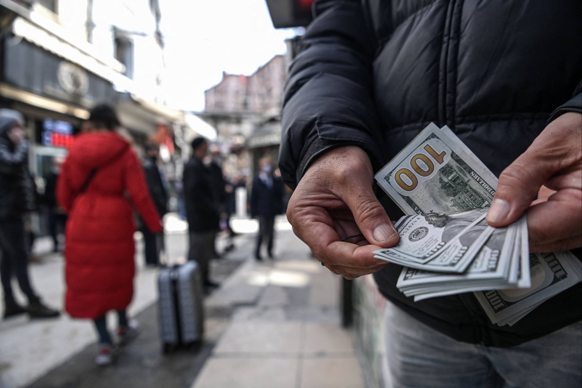 The International Finance Forum attributed the trend of using regional currencies rather than US dollar to the adverse spillovers of unprecedented US monetary tightening. Photo: AFP