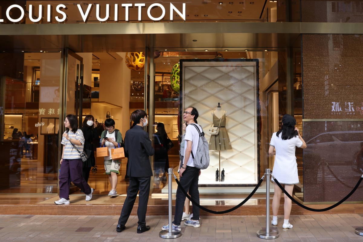 SHANGHAI, CHINA - JUNE 28, 2023 - People line up to buy Louis Vuitton  coffee and canvas bags with Louis Vuitton LOGO at a Louis Vuitton coffee  shop in Shanghai, China, June