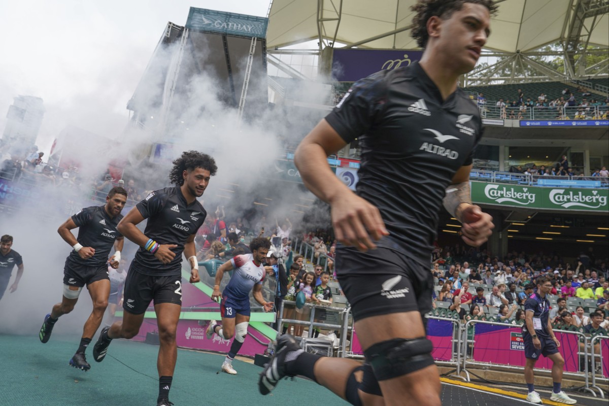 New Zealand’s men run onto the field for their game against Great Britain on the first day of the Cathay/HSBC Hong Kong Sevens. Photo: Elson Li