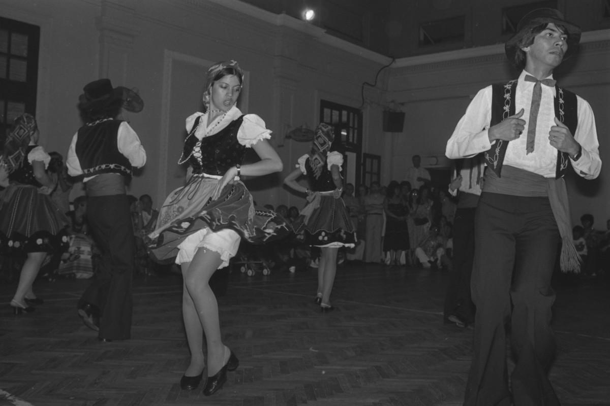 Hong Kong-based Portuguese celebrate their National Day with a folk dance at the Club de Recreio in 1978. Three decades earlier, a Portuguese diplomat, Eduardo Brazão, had little joy when he sought to encourage the Portuguese community to celebrate their culture more. Photo: SCMP