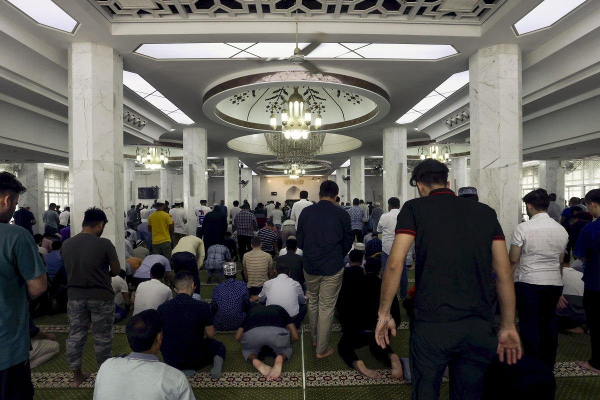 Male attendees during Friday prayers at the Kowloon mosque. Photo: Jonathan Wong