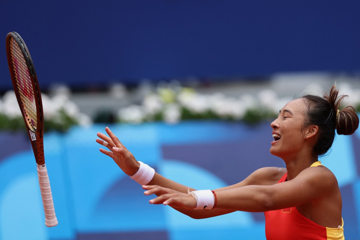 Zheng Qinwen celebrates clinching gold by beating Donna Vekic of Croatia. Photo: Reuters