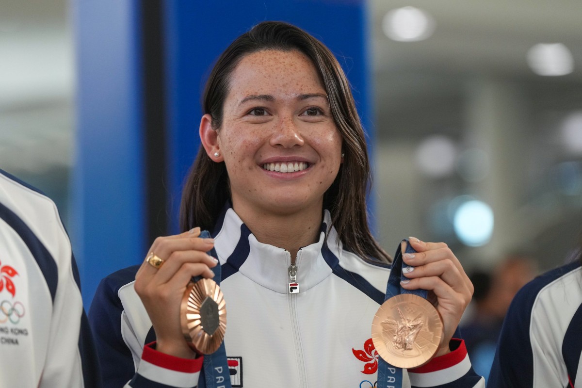 Hong Kong swimming queen Siobhan Haughey displays her medals. Photo: Elson Li
