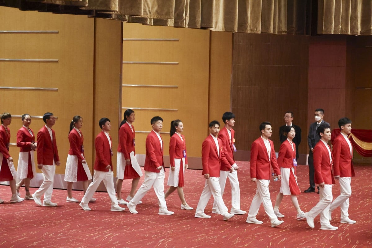 Athletes arrive for an official banquet at the Convention and Exhibition Centre. Photo: Dickson Lee