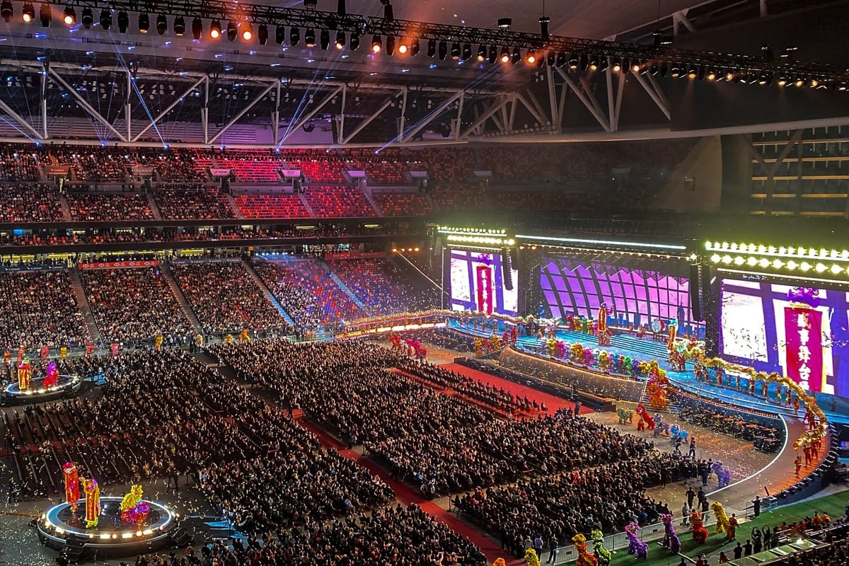 Performers get the show started. Photo: Alfred Lam