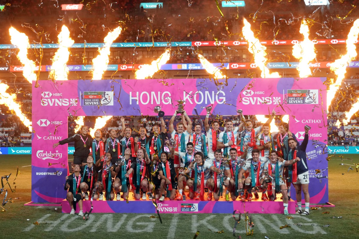 New Zealand and Argentina celebrate winning their respective tournaments at the Cathay/HSBC Hong Kong Sevens. Photo: Sam Tsang