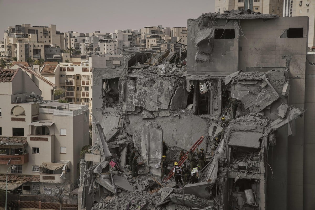 Israeli soldiers and rescue teams work amid the rubble of residential buildings destroyed by an Iranian missile strike that killed several people, in Beersheba, Israel, on Tuesday. Photo: AP