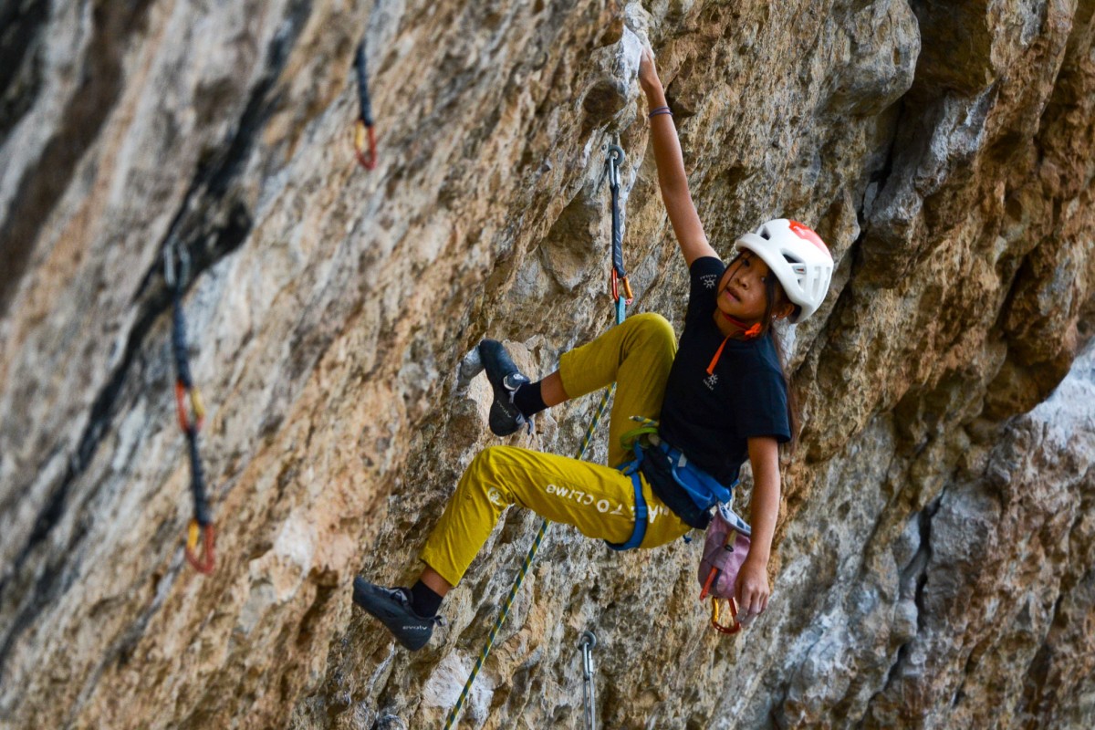 9-year-old girl blows fans away by setting world climbing record on sheer cliff
