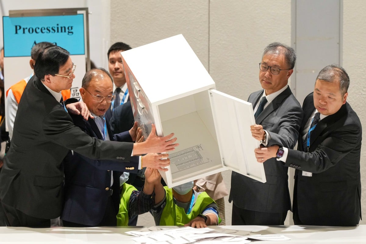 Secretary for Constitutional and Mainland Affairs Erick Tsang (second left), and Electoral Affairs Commission chief Justice David Lok empty a ballot box. Photo: Sam Tsang