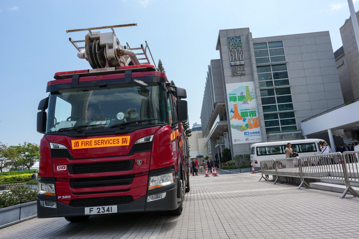 A fire engine outside City Gallery in Central during the morning break of the Tai Po fire hearing on Monday. Photo: Jelly Tse