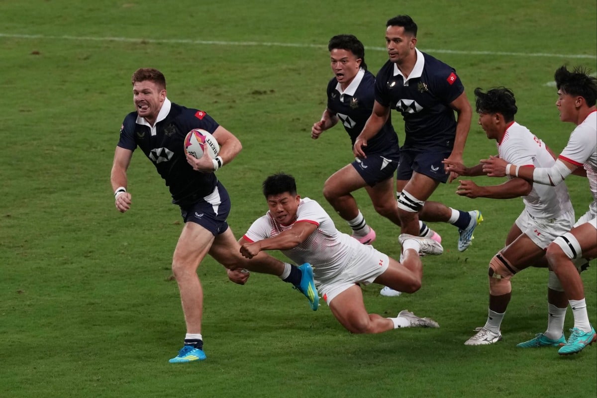 Hong Kong’s Liam Herbert breaks free of China’s defence at the Cathay/HSBC Hong Kong Sevens. Photo: Karma Lo