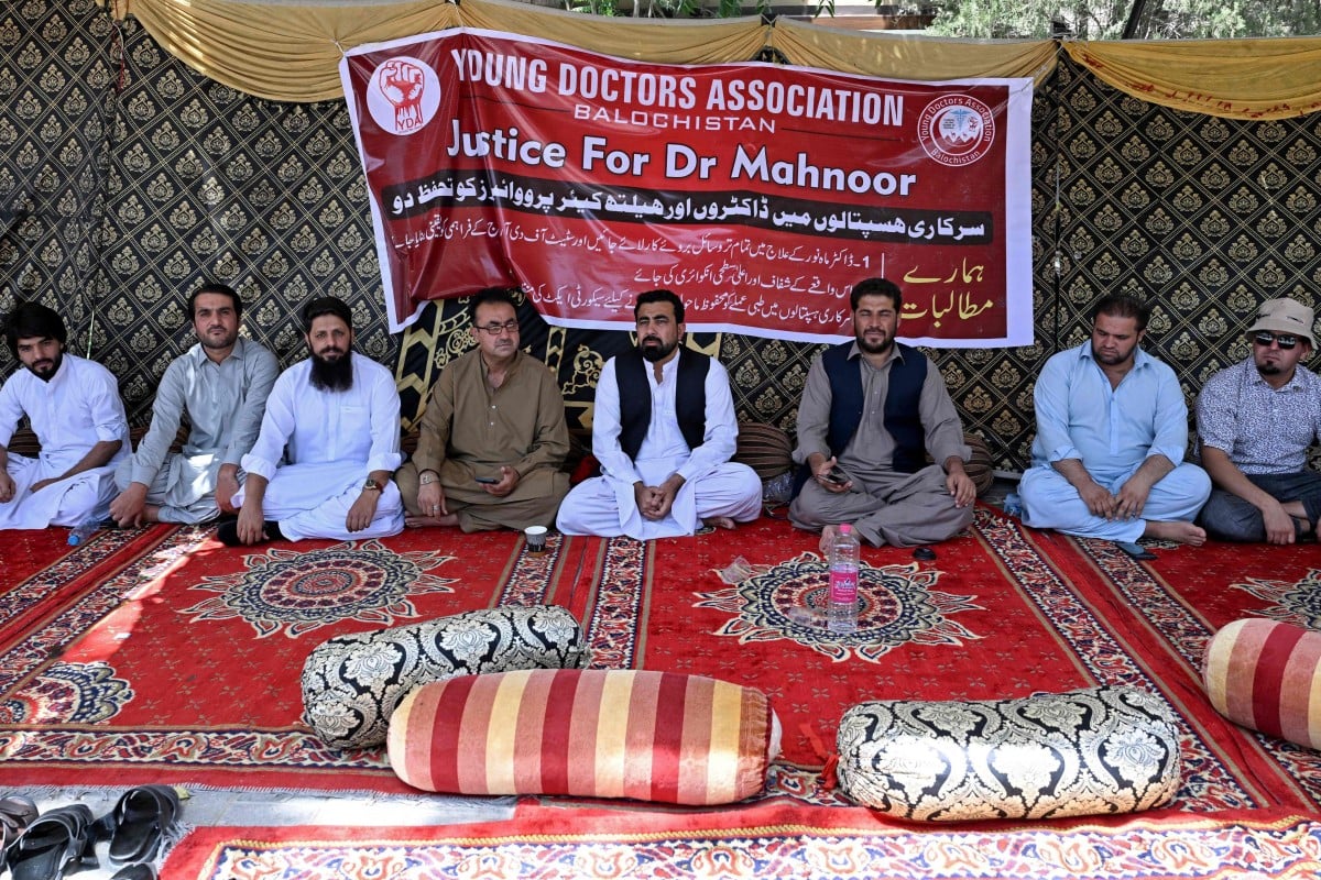 Medical practitioners stage a protest to express solidarity with acid attack victim Mahnoor Nasir in Quetta on Tuesday. Photo: AFP