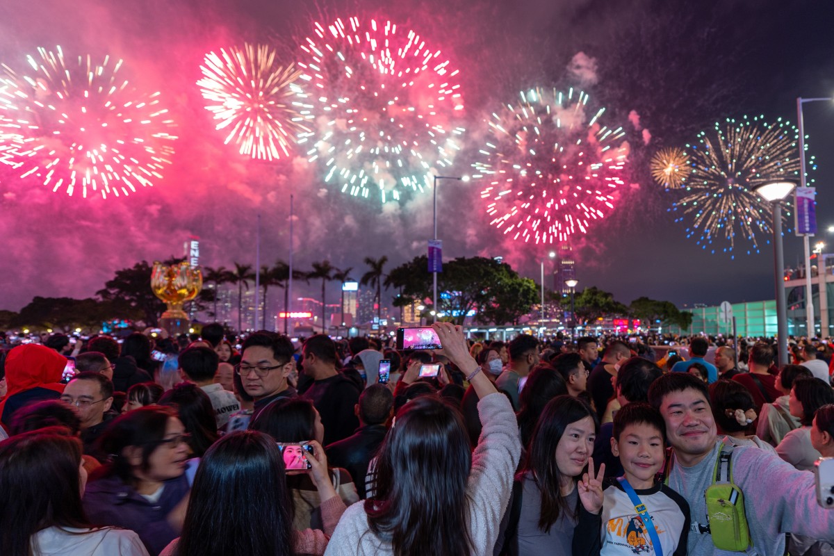 國慶黃金周預計 744 萬人次出入境 香港關口