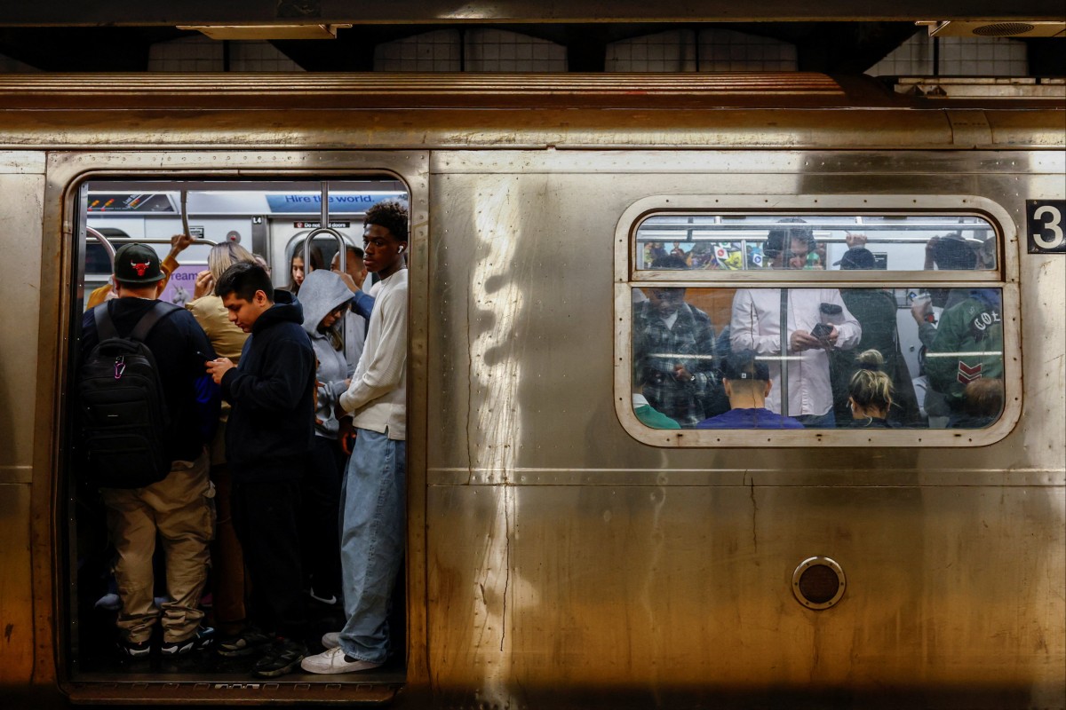 紐約地鐵驚悚意外：男子背包卡門遭列車拖行轢斃