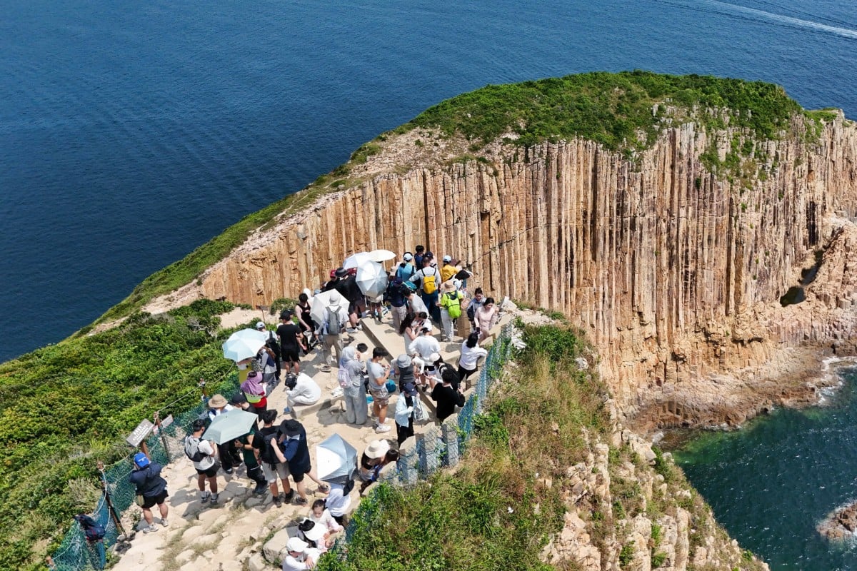 國慶黃金周首日 郊遊人士湧現西貢破邊洲