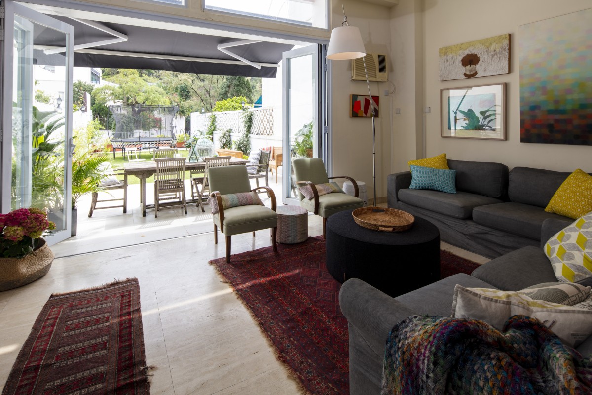 Art Heirlooms And Vintage Pieces Transform Curator S Rented