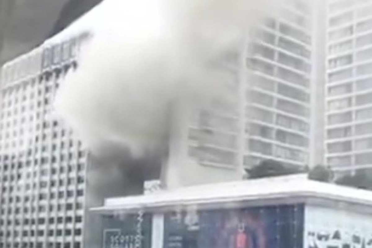 Singapores Grand Hyatt Hotel Goes Up In Smoke Forcing 500 - 