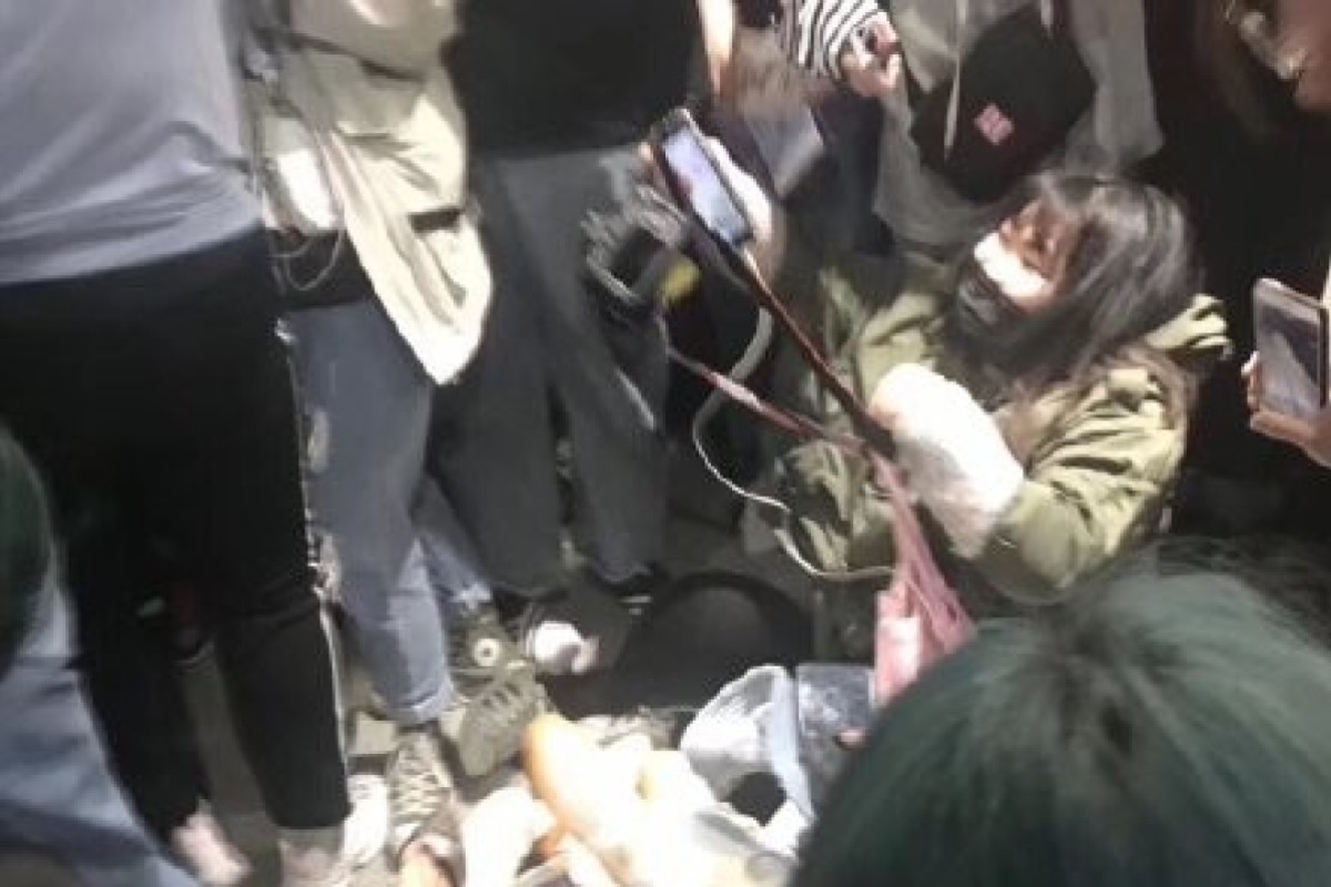 Hordes Of K Pop Fans Cause Chaos At Shanghai Hongqiao Airport As Hundreds Of Fans Descended On Shanghai Hongqiao Airport At The Weekend Photo Weibo