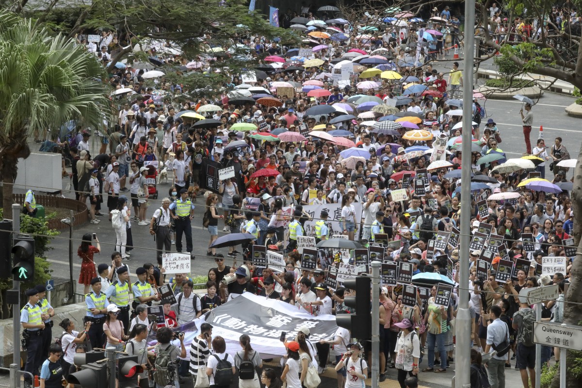 Protesters marched in scorching temperatures from Chater Garden to government headquarters. Photo: K.Y. Cheng
