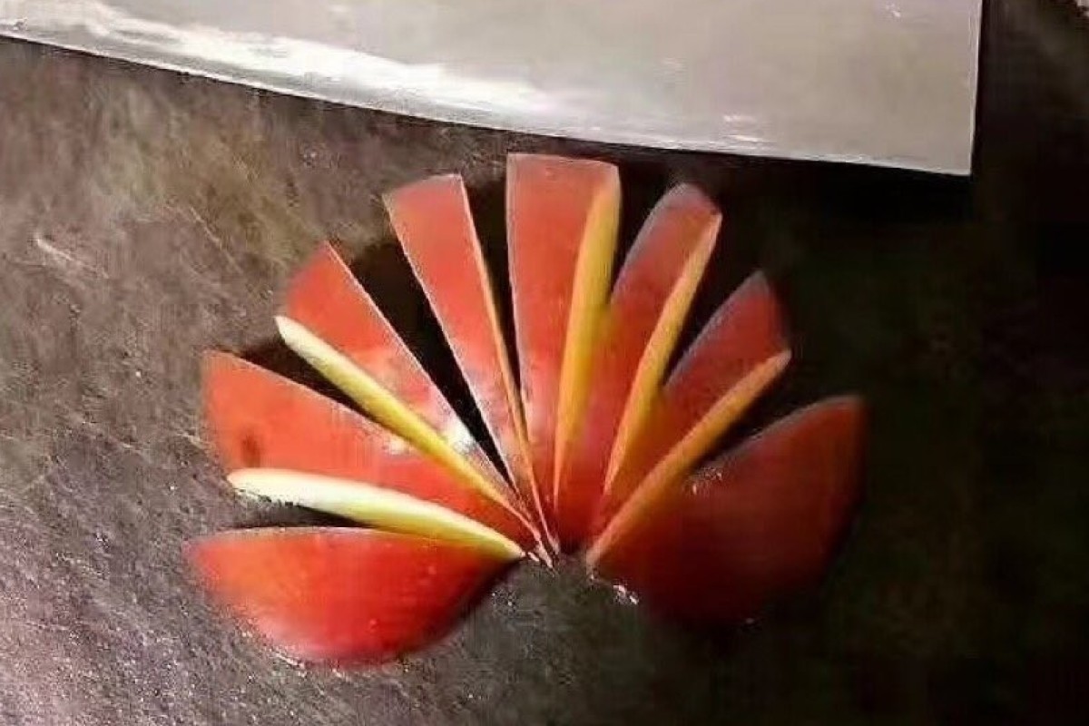 A Chinese diplomat in Pakistan tweeted this picture of an apple, sliced to look like the Huawei logo, in a series of social media posts on Tuesday defending the tech company. Photo: Twitter