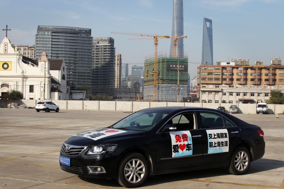 Chinese Passengers Offer Commentary And Criticism In
