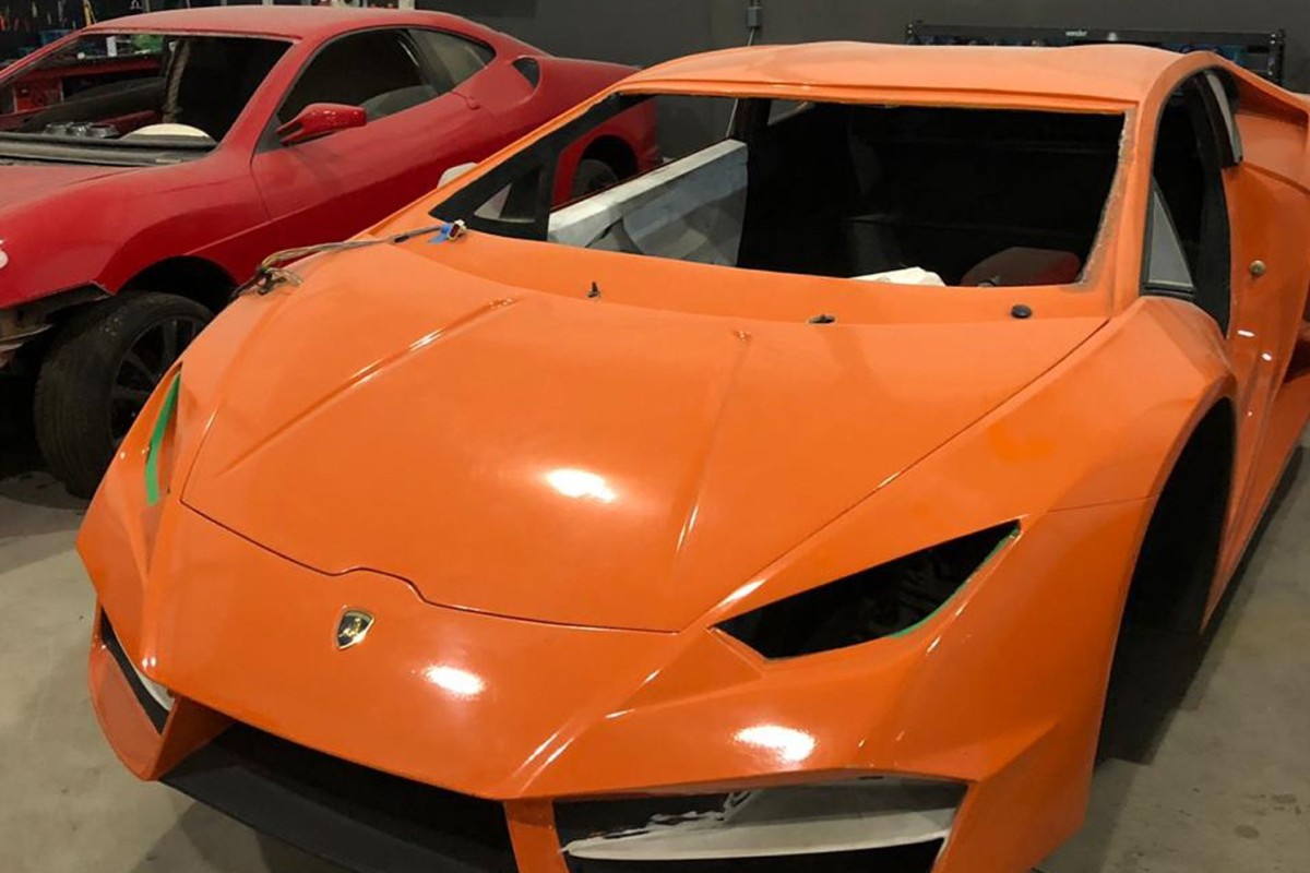 Lihat Keadaan Kilang Palsu Yang Menjual Ferrari Dan Lihat Keadaan Kilang Palsu Yang Menjual Ferrari Dan