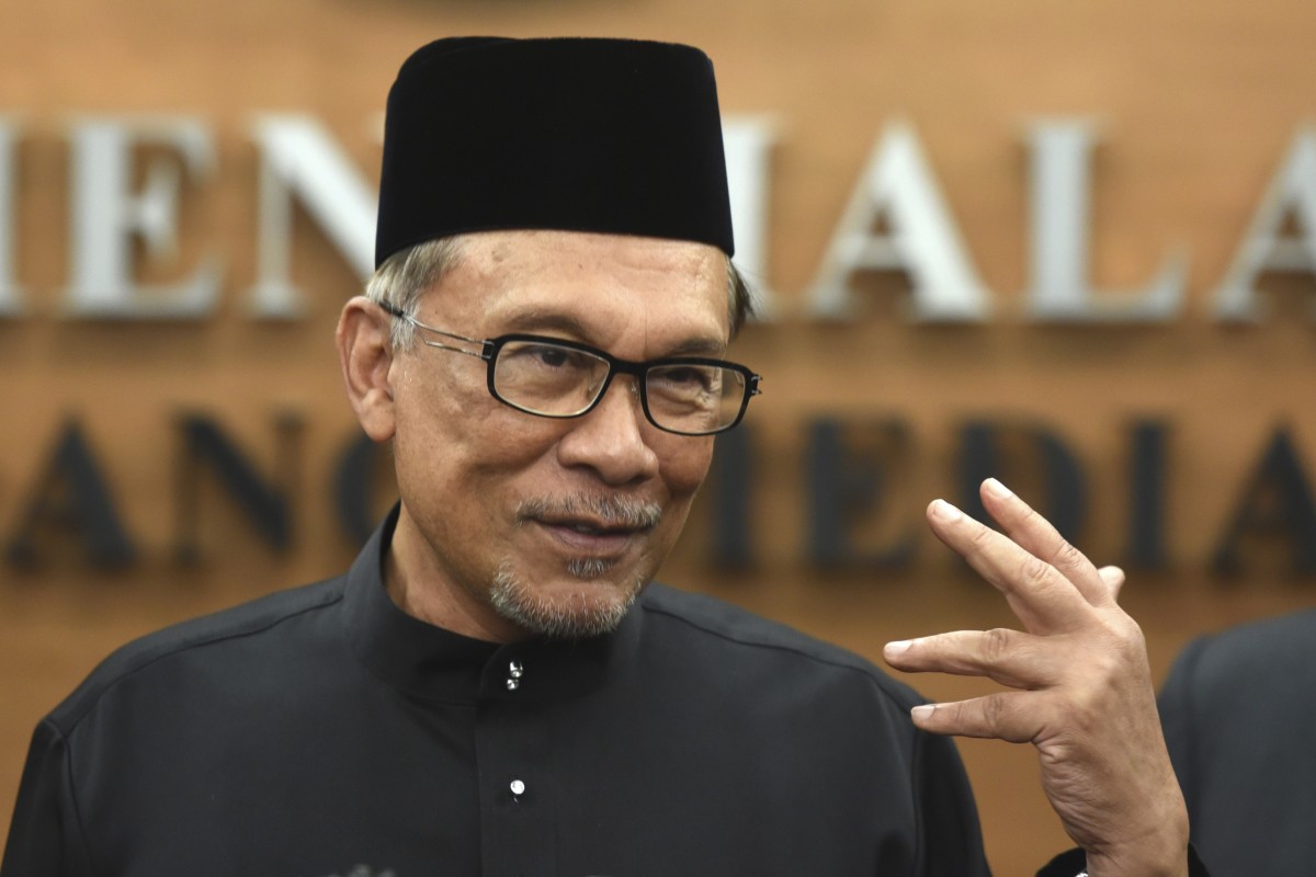 'Tell him to look in the mirror': Malaysia's Anwar Ibrahim ...