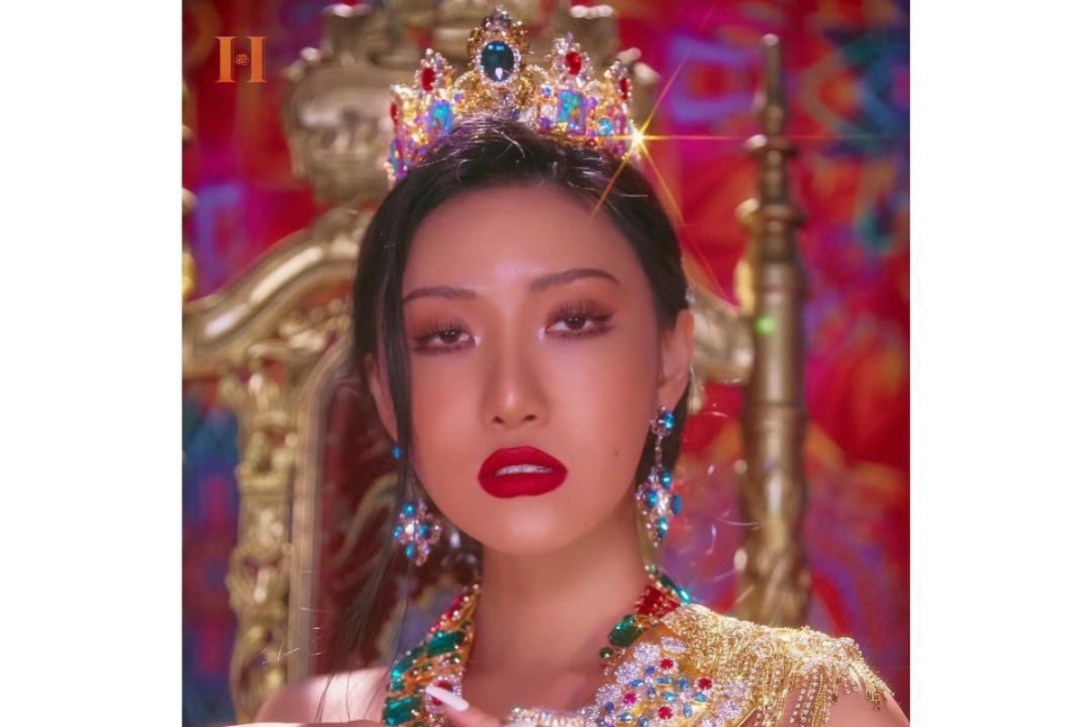 Hwasa is the lead vocalist of South Korean girl group Mamamoo.