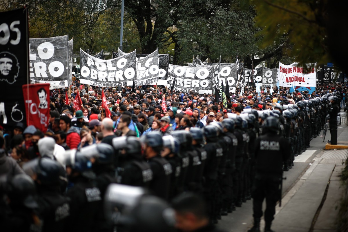 Protesters begin to occupy the Avenue Nueve de Julio in Buenos Aires, Argentina, on Wednesday. Photo: EPA