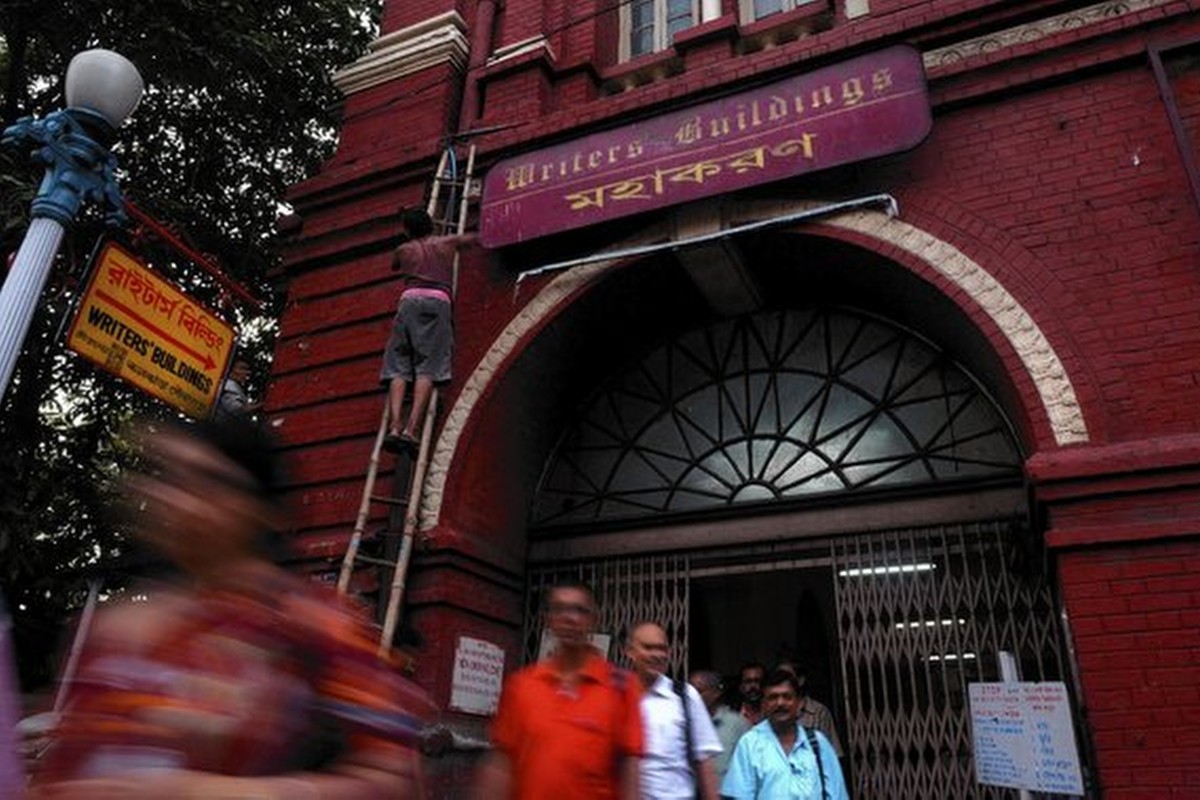The Anarchy How The East India Company Looted India And