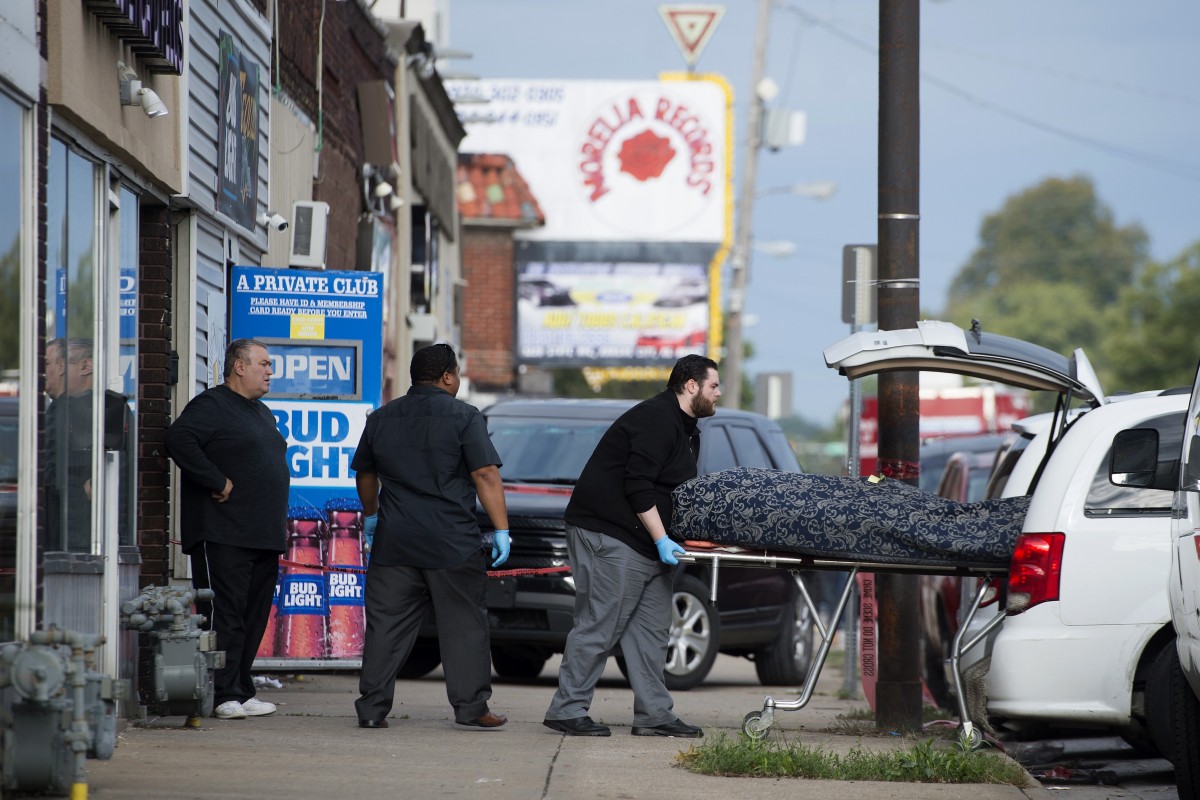 Four dead, five injured in shooting at Kansas City bar, with gunmen now
