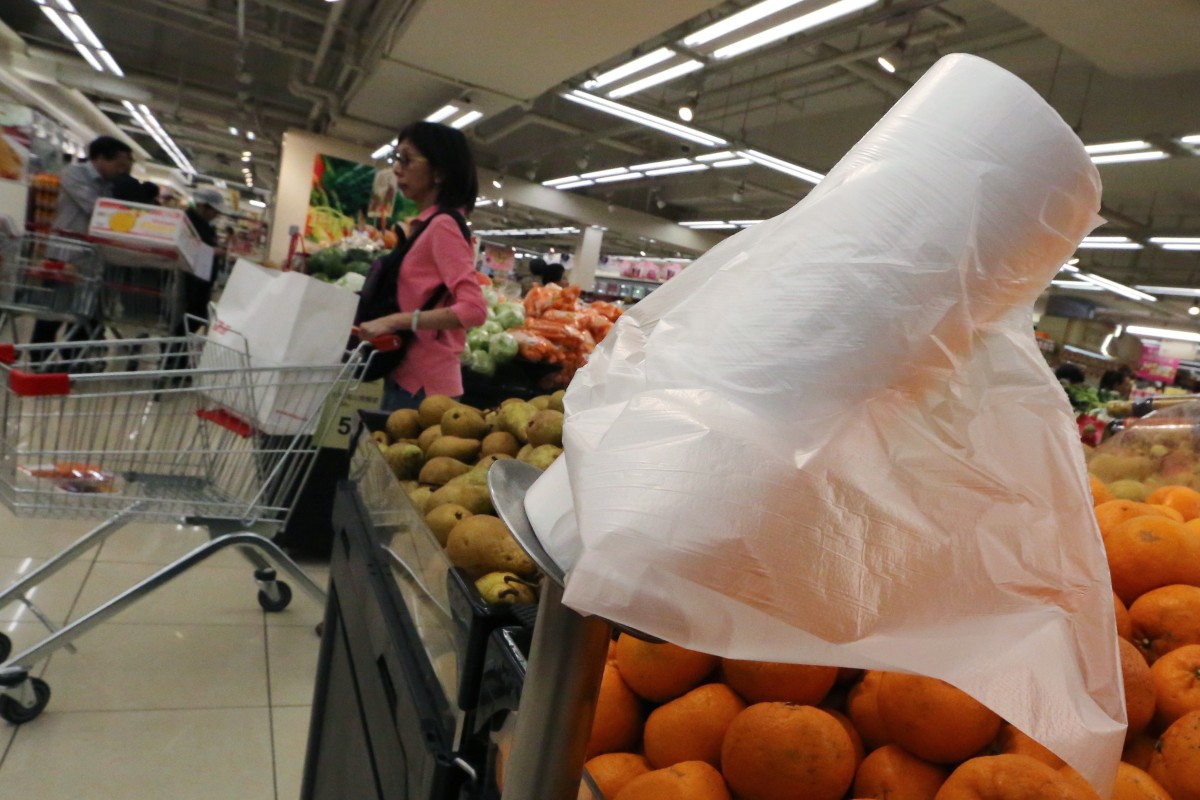 Hong Kong supermarkets dishing out clear plastic bags often with little