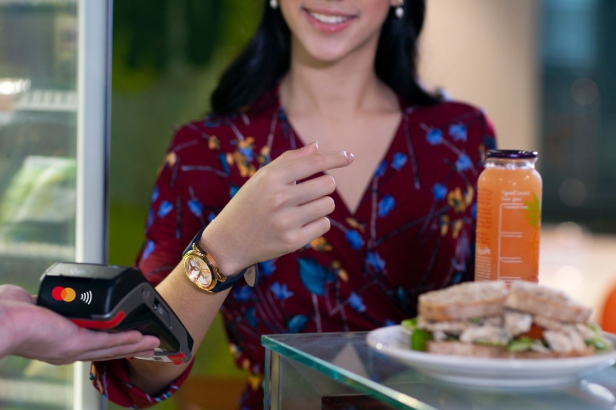 smartwatch contactless payment