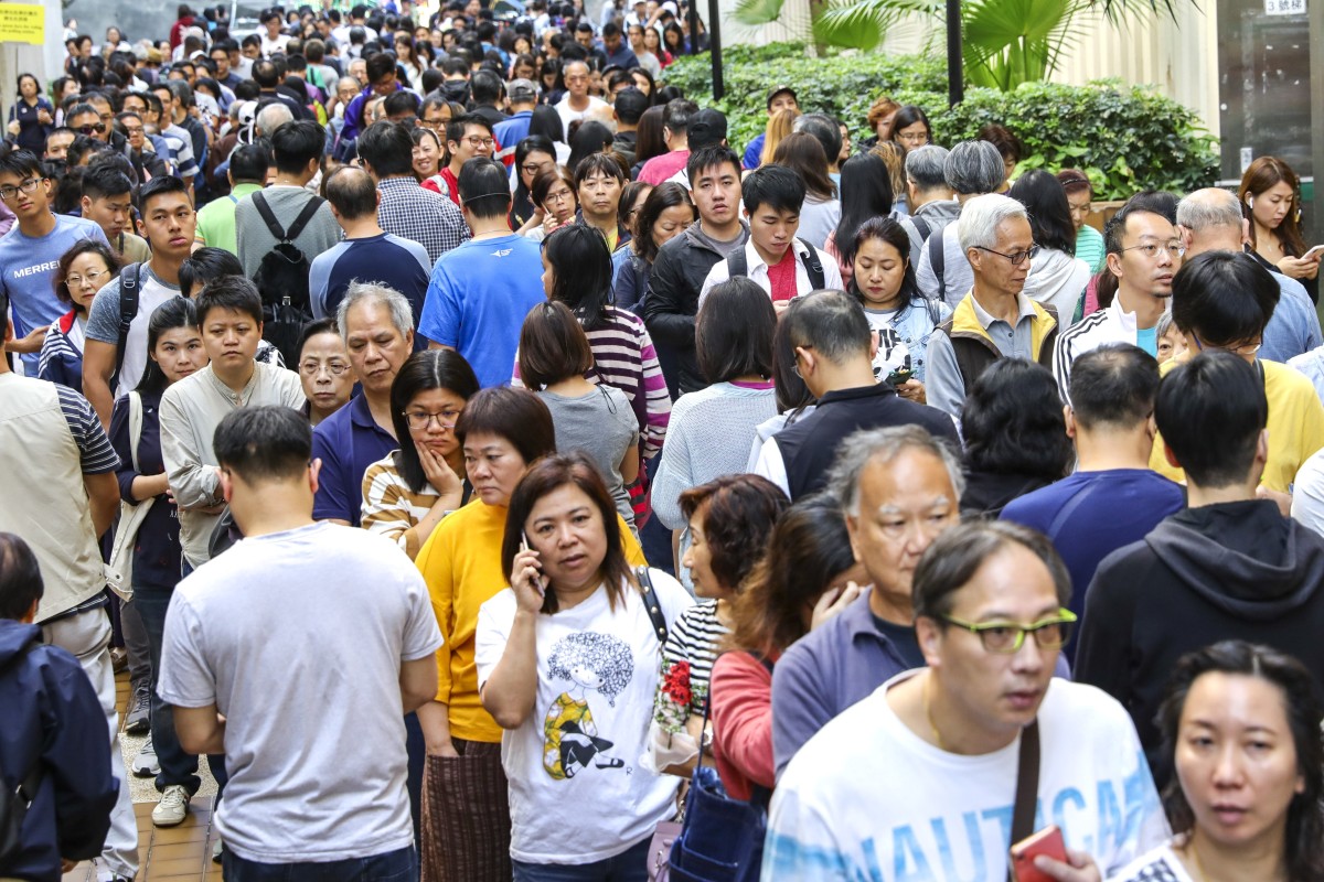 People queue up to cast their ballots for the district council elections at a polling station in Aberdeen Sports Centre on Sunday. Photo: May Tse