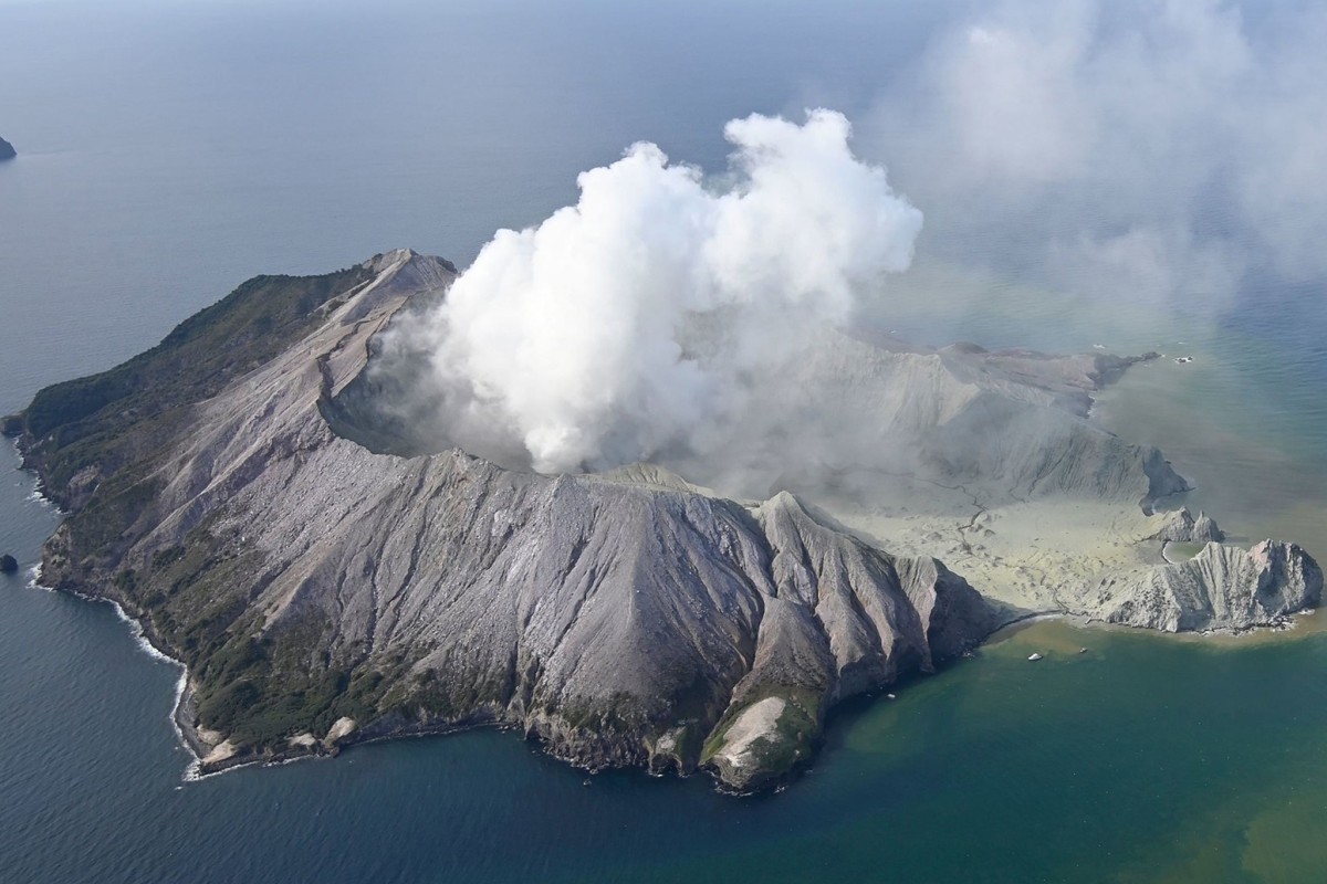 New Zealand S White Island Volcano Eruption Kills One