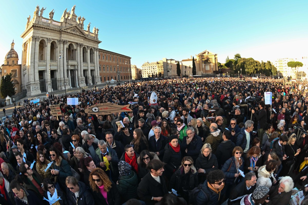 Tens of thousands of Italy’s ‘Sardines’ protesters turn up heat on