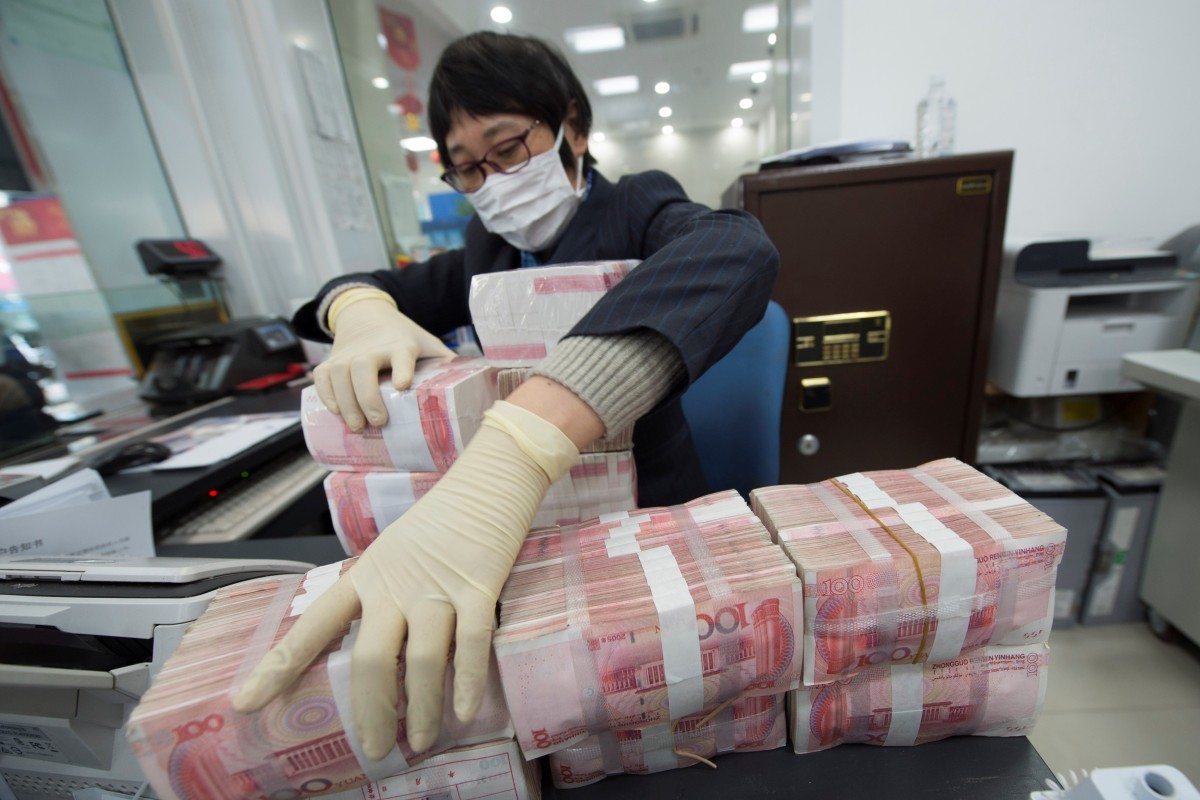 Banco Popular da China recolhe notas usadas em regiões com maior incidência de coronavírus. 